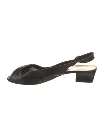 Pre-owned Brunello Cucinelli Leather Slingback Pumps In Black
