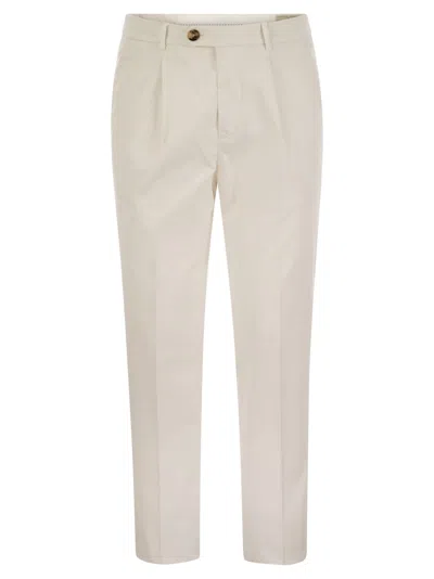 Brunello Cucinelli Men Garment-dyed Leisure Fit Trousers In American Pima Comfort Cotton With Pleats In Neutral
