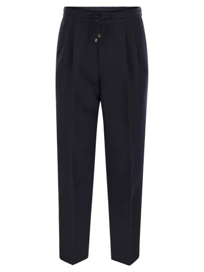 BRUNELLO CUCINELLI BRUNELLO CUCINELLI MEN LEISURE FIT TROUSERS IN LINEN AND COTTON GABARDINE WITH DRAWSTRING AND DOUBLE