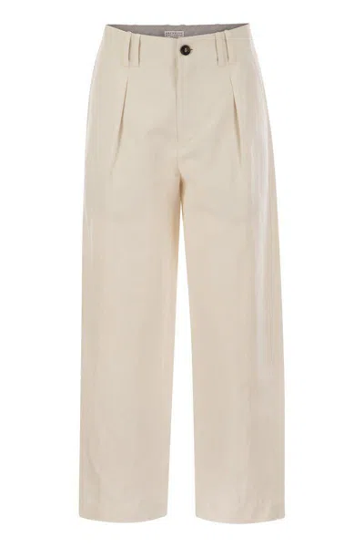 Brunello Cucinelli Pleated Chino Trousers In Cotton Canvas And Linen In Beige