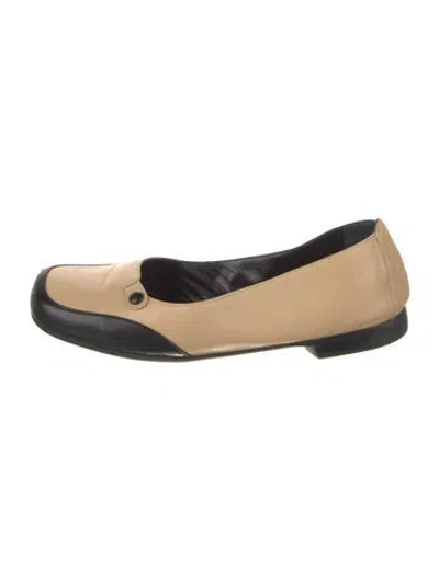 Pre-owned Bruno Magli Leather Flats In Neutral