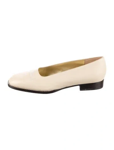Pre-owned Bruno Magli Leather Flats In Neutral