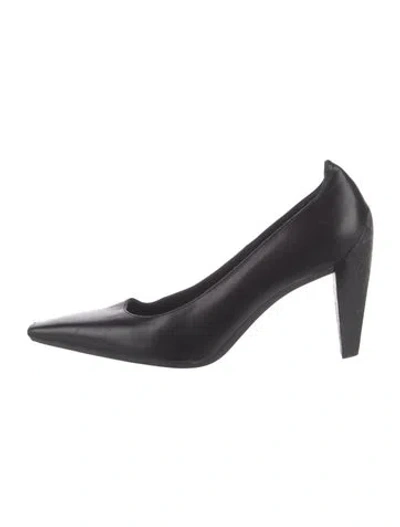 Pre-owned Bruno Magli Leather Pumps In Black