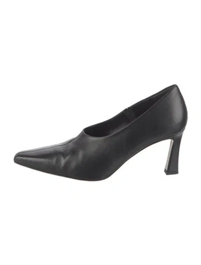 Pre-owned Bruno Magli Leather Pumps In Black