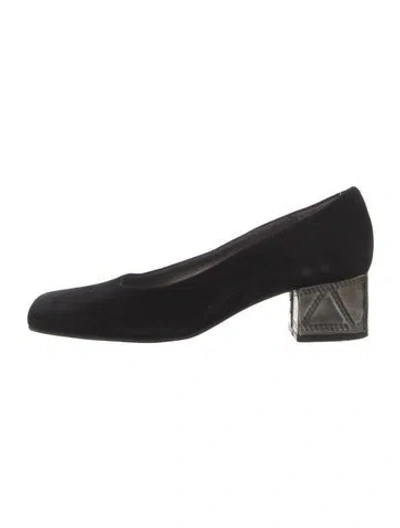 Pre-owned Bruno Magli Suede Pumps In Black