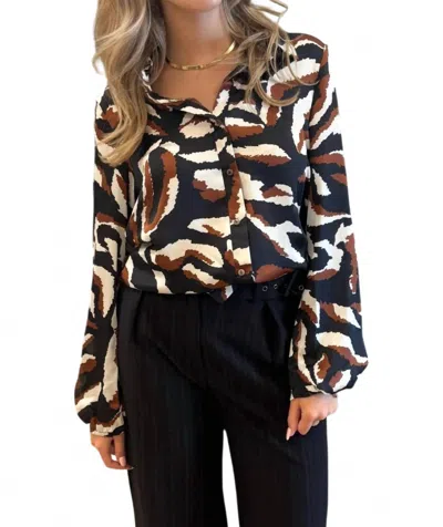Bucketlist Eli Collared Button Down Top In Black/brown