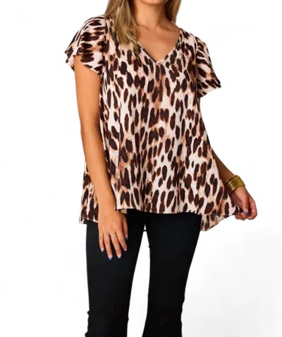 BUDDYLOVE AVRIL FLUTTER SLEEVE V-NECK TOP IN KIARA