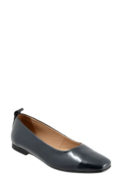 Bueno Elizabeth Flat In Navy Patent