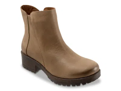 Bueno Fae Bootie In Green