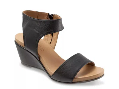 Bueno Ida Wedge Sandal In Black