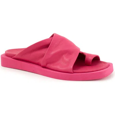 Bueno Jerika Toe Loop Sandal In Pink