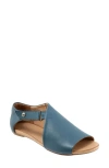 Bueno Kale Flat Sandal
