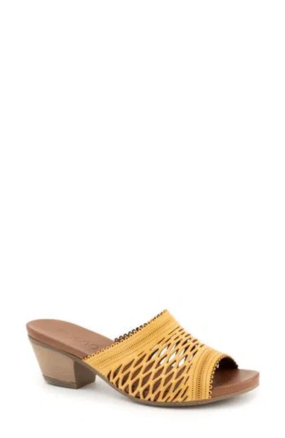 Bueno Lillian Slide Sandal In Yellow