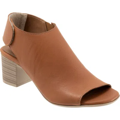 Bueno Rachel Block Heel Sandal In Dark Tan