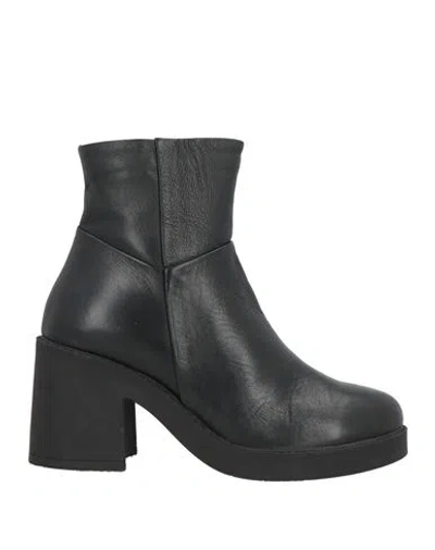 Bueno Woman Ankle Boots Black Size 7 Leather