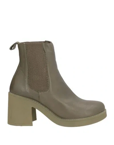 Bueno Woman Ankle Boots Military Green Size 8 Leather