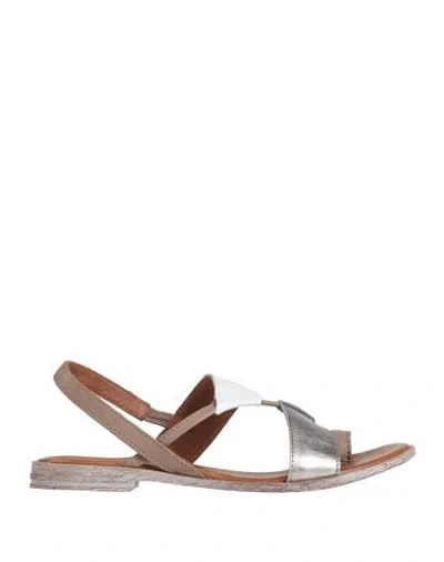 Bueno Woman Thong Sandal Taupe Size 6 Leather In Grey
