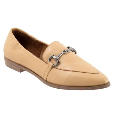 Bueno Women's Bowie Pointed-toe Flat In Light Beige In Brown