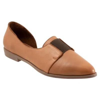 BUENO WOMEN'S BRENDA FLAT SHOES IN DARK TAN