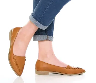Bueno Women's Brielle Flats In Tan In Brown