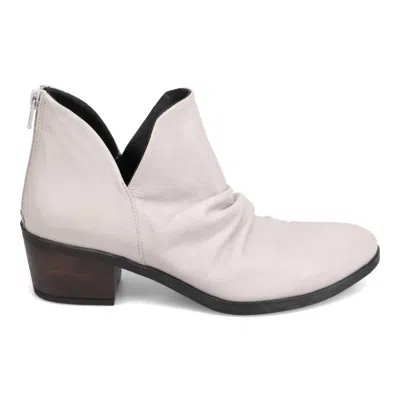 Bueno Women's Cori Boot In Tusk In White