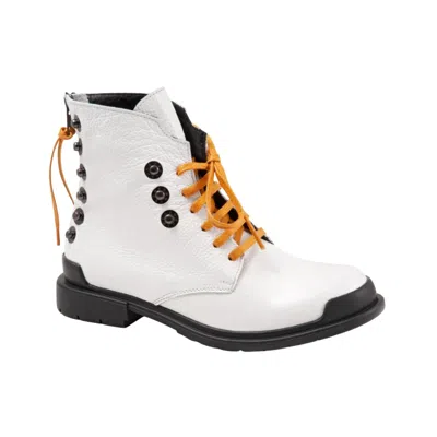 Bueno Women's Elora Ankle Boot In White