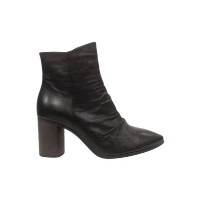 Bueno Women's Jana Scrunchy Boot In Black Leather