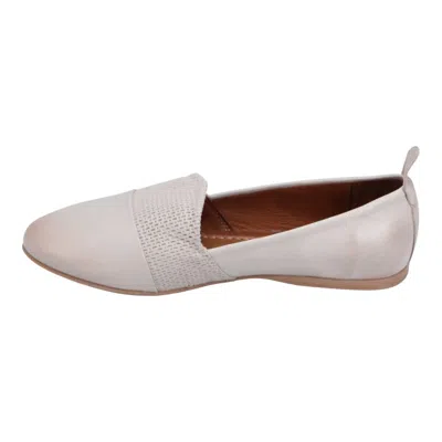 Bueno Women's Katy Flats In Light Grey