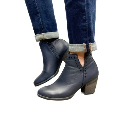 Bueno Women's Keyah Ankle Boot In Navy In Blue