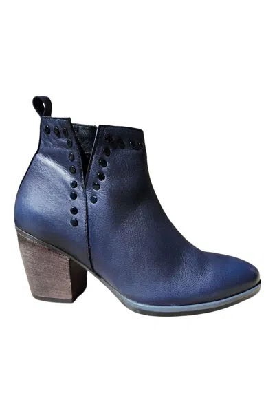 Bueno Women's Keyah Booties In Navy In Blue