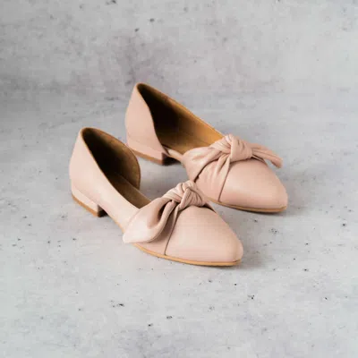 Bueno Women's Smooth Leather Flat Shoes In Pale Pink