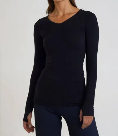 Buki Collagen V-neck In Black