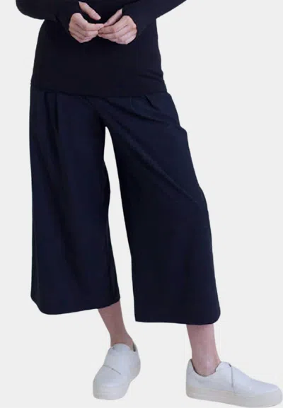 Buki Resort Crop Pant In Black In Blue