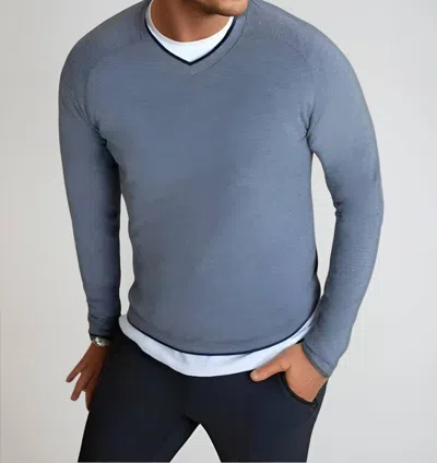 Buki Seamless V-neck Pullover Shirt In Midnight In Blue