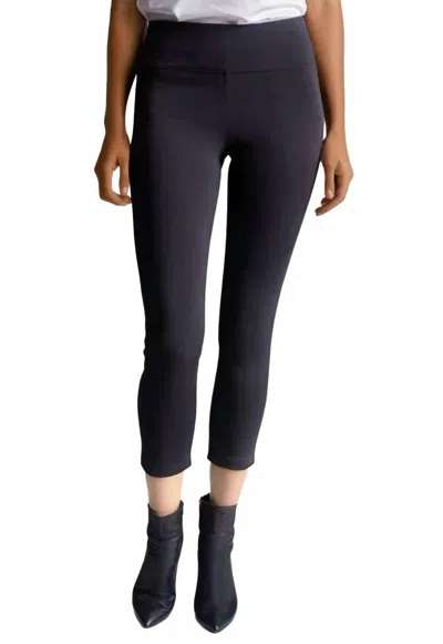 Buki Straight Skinny Legging Pant In Black In Blue
