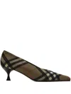 Burberry Check Dame Pumps Mit Spitzer Kappe 55mm In Brown