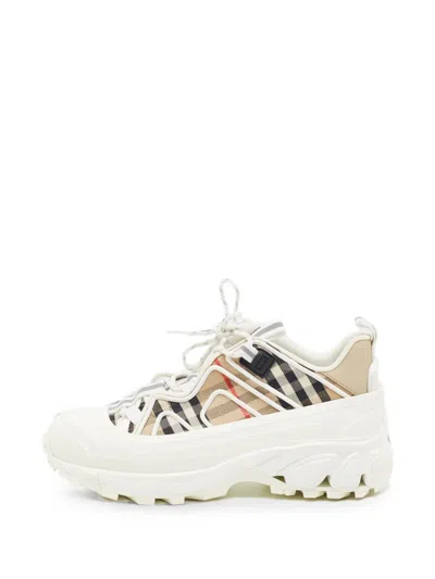 Pre-owned Burberry Arthur Low-top Sneakers In White