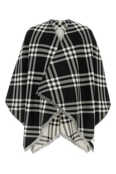 Burberry A:st Lwt Tribar Chk Cape:176621:a1189 In Black