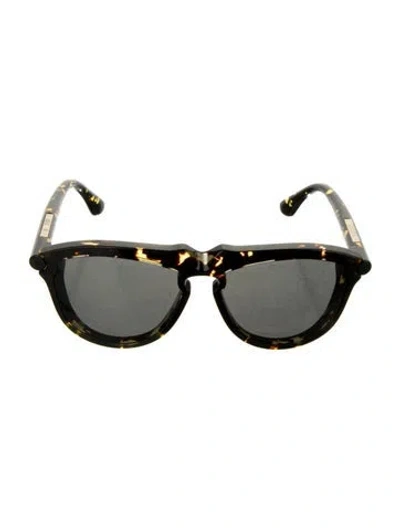 Pre-owned Burberry Aviator Tinted Sunglasses In Black