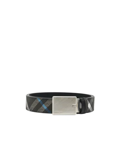 Burberry B Cut Leather Belt In Black