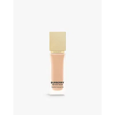 Burberry 40 Light Neutral Beyond Wear Perfecting Matte Foundation 30ml