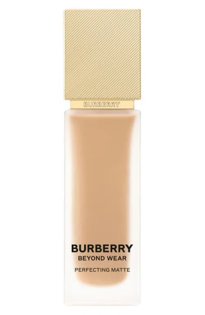Burberry Beyond Wear Perfecting Matte Foundation In 45 Light Warm