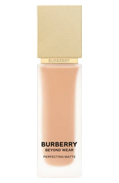 Burberry Beyond Wear Perfecting Matte Foundation In 70 Medium Cool