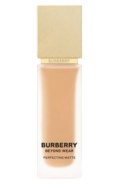 Burberry Beyond Wear Perfecting Matte Foundation In 70 Medium Warm