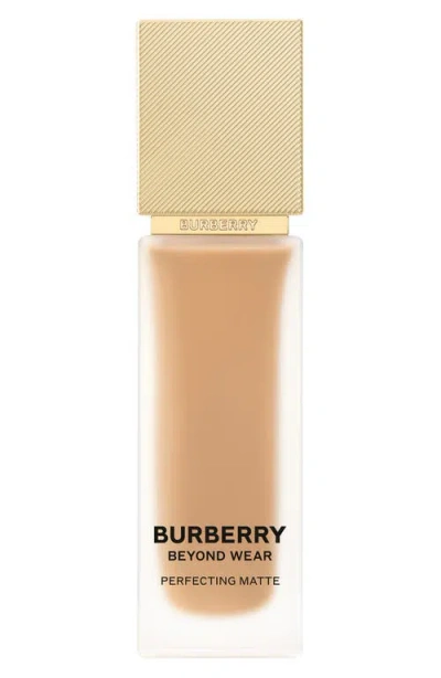 Burberry Beyond Wear Perfecting Matte Foundation In 80 Medium Warm