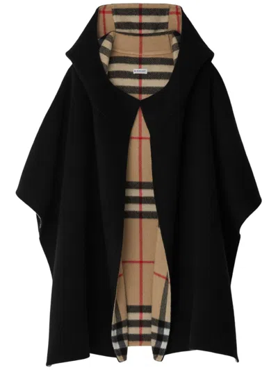 BURBERRY BLACK HOODED CASHMERE CAPE FOR WOMEN WITH EQUESTRIAN KNIGHT MOTIF AND VINTAGE CHECK-PATTERN LINING
