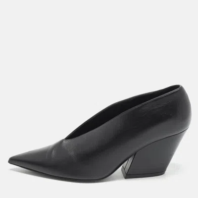 Pre-owned Burberry Brierfield Size 37.5 Black Leather Pumps