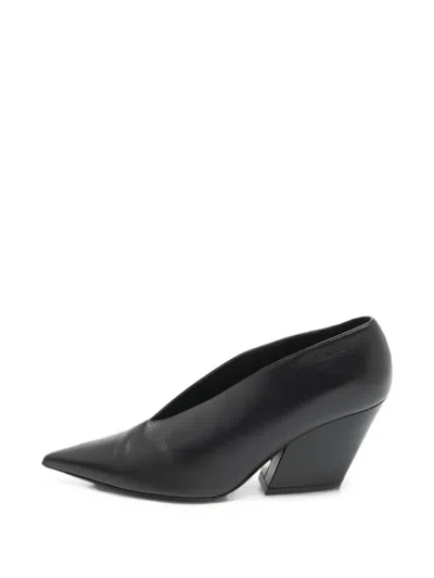 Pre-owned Burberry Brierfield V-cut Pumps In Black