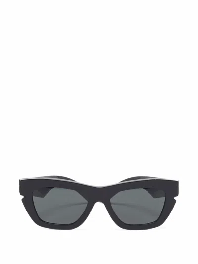 Pre-owned Burberry Cat-eye Frame Sunglasses In Black
