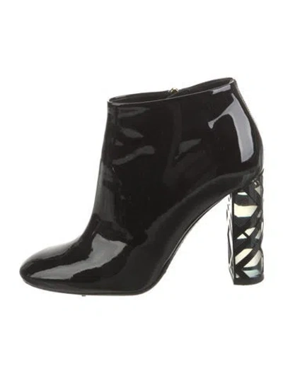 Pre-owned Burberry Chain-link Accent Patent Leather Boots In Black